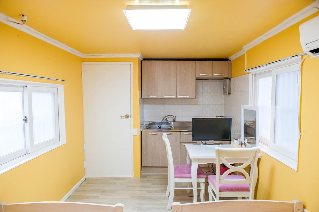 Elly Guesthouse Пусан Стая снимка